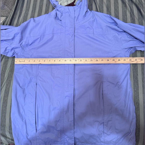 L.L. Bean Purple Hooded Rain Jacket Pockets Zipper Snap Velcro Closure Sz M - Picture 10 of 11